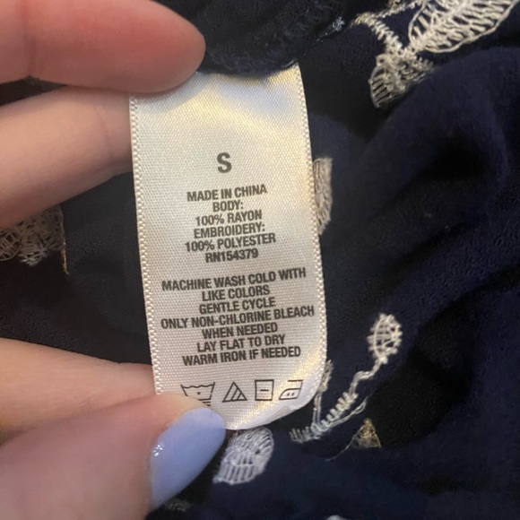 Aeropostale Embroidered Floral Elastic Wrist Waist Off Shoulder Crop Top - Picture 4 of 4